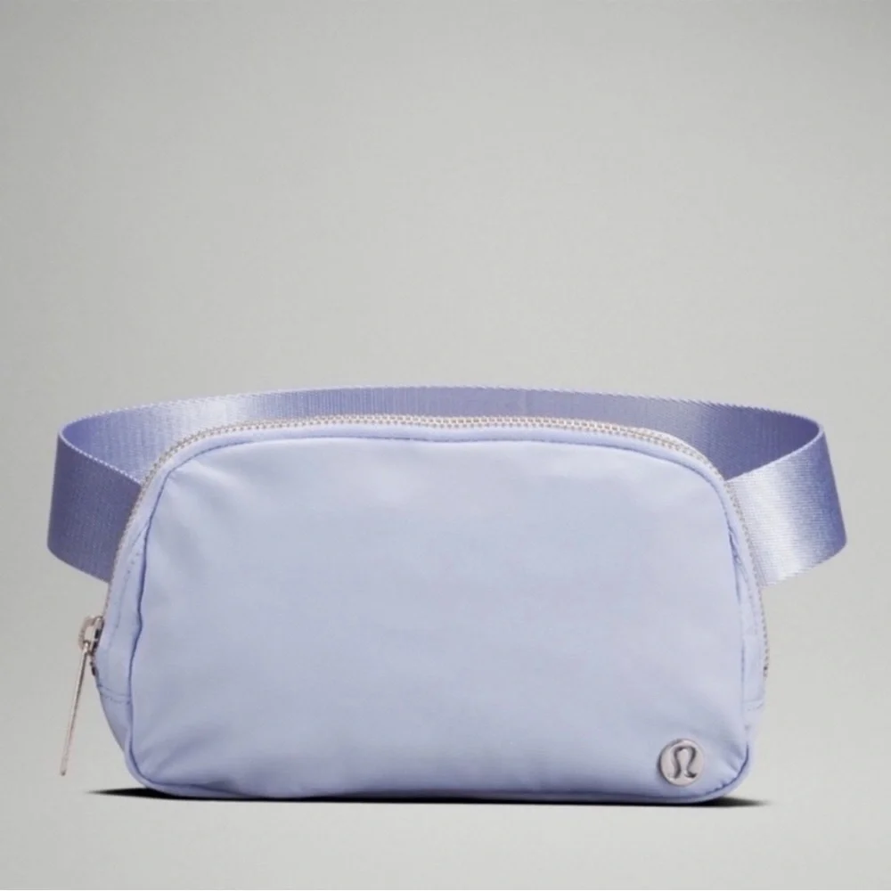 🆕LULULEMON EVERYWHERE BELT BAG PASTEL BLUE - Picture 1 of 5